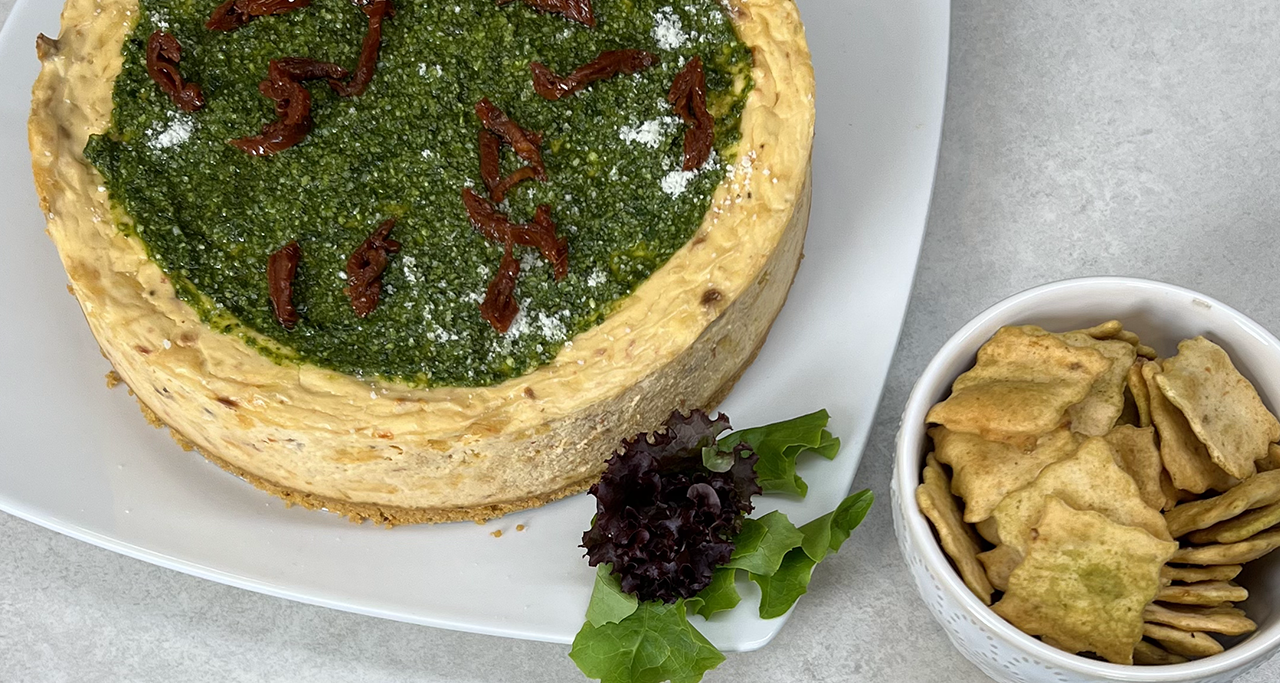 Cheesecake Salado de Baby Swiss con costra de Crackers Made With Love
